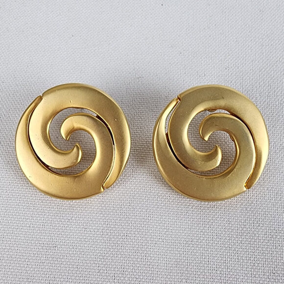 Vintage 80s Matte Gold Swirl Earrings - Picture 1 of 4